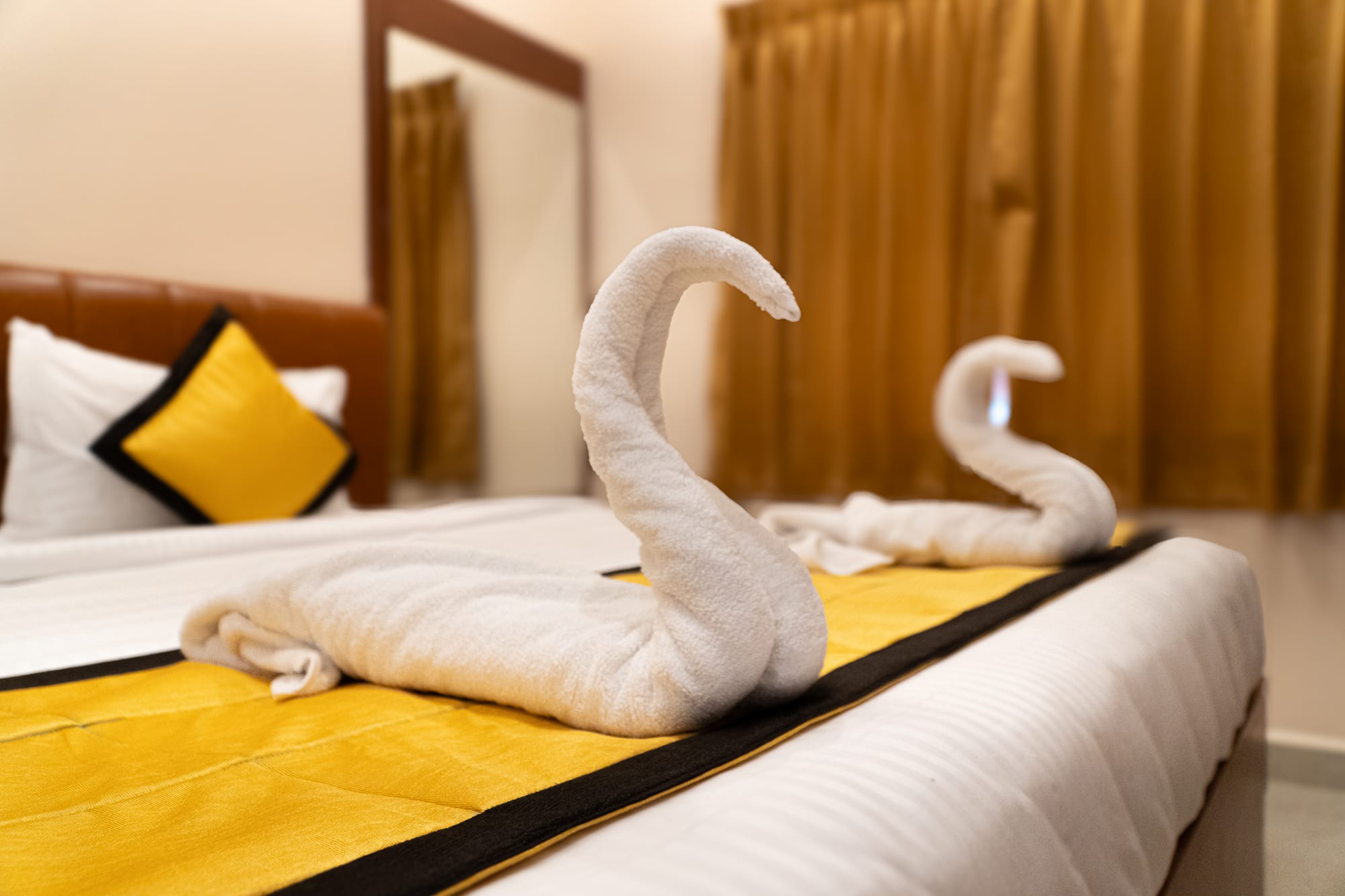UJ Pallazzio Standard Class with living area and king bed - view 2